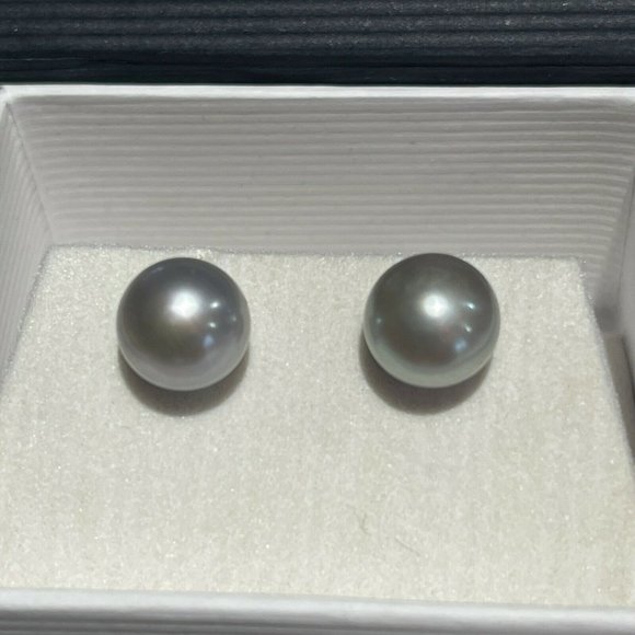 NEW 925 Sterling Silver Real 9 mm  Gray Cultured Freshwater Pearl Stud Earrings - Picture 4 of 11